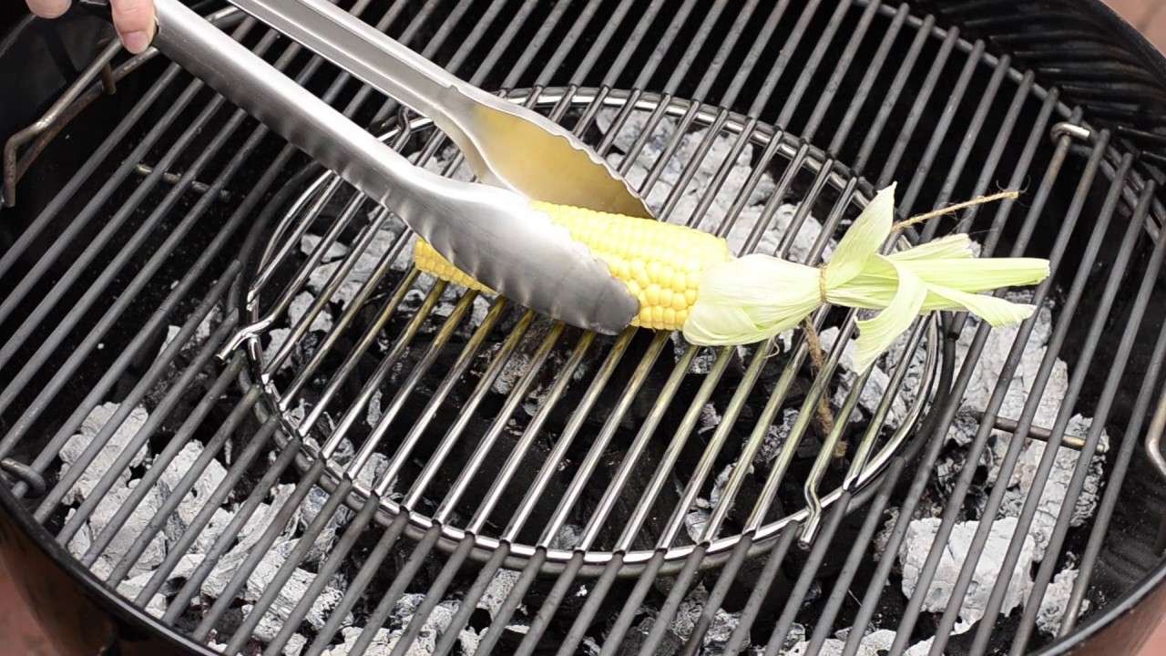 Chargrilled mielies with smoked paprika butter