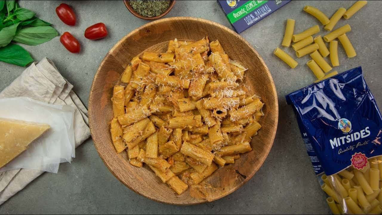 One Pot Rigatoni with cherry tomatoes and paprika