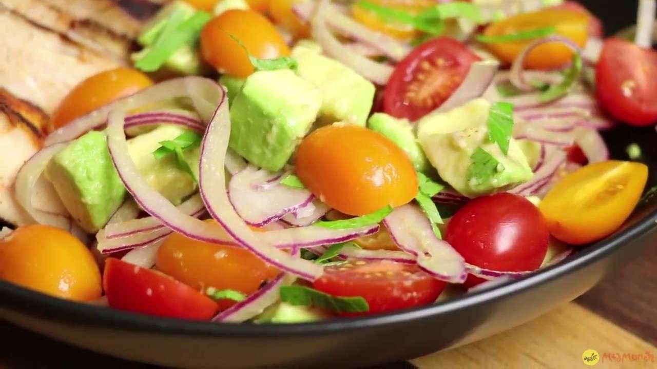 Medmunch | Paprika Chicken and Avocado Salad