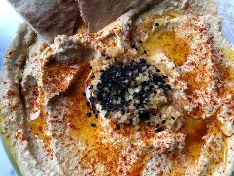 The BEST Roasted Garlic Hummus – Easy Recipe
