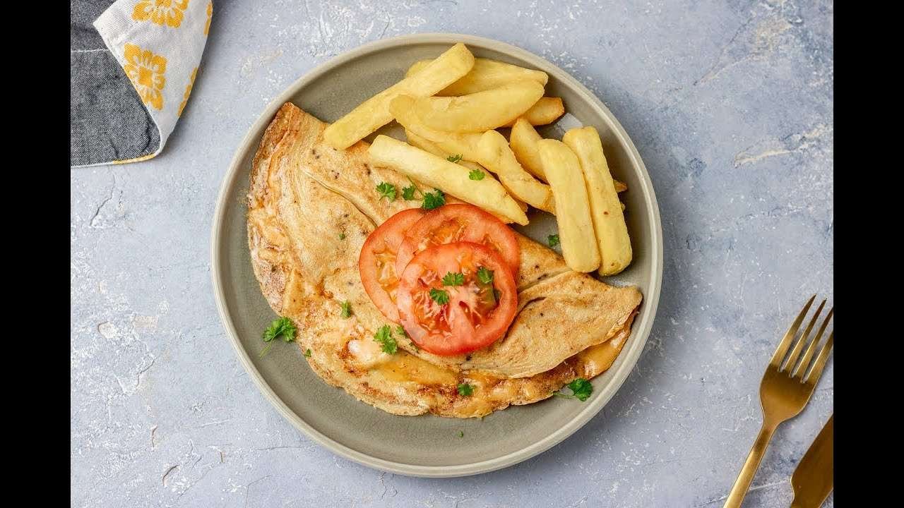 Cheesy Spicy Omelette – Easy cheese omelette recipe with chips