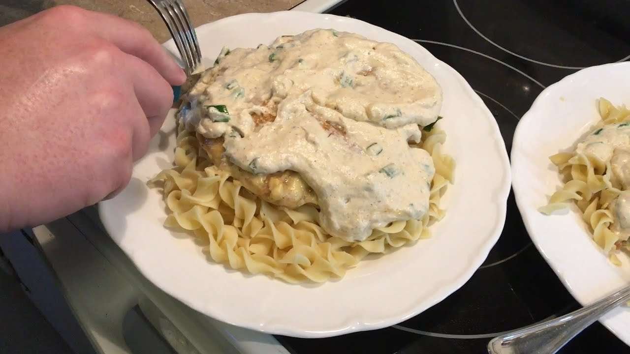 COOK WITH ME: PAPRIKA CHICKEN WITH SOUR CREAM GRAVY