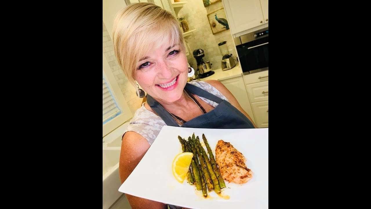 How to make a quick and easy dinner: Roasted One Pan Paprika Chicken & Asparagus