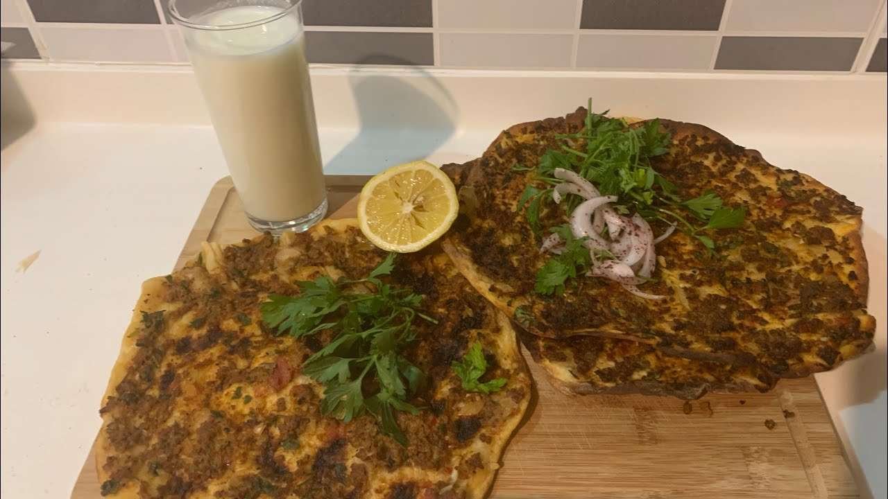 Easy Turkish Lahmacun (mince pizza) Recipe from scratch! Homemade Crispy Turkish Lahmacun!🍕
