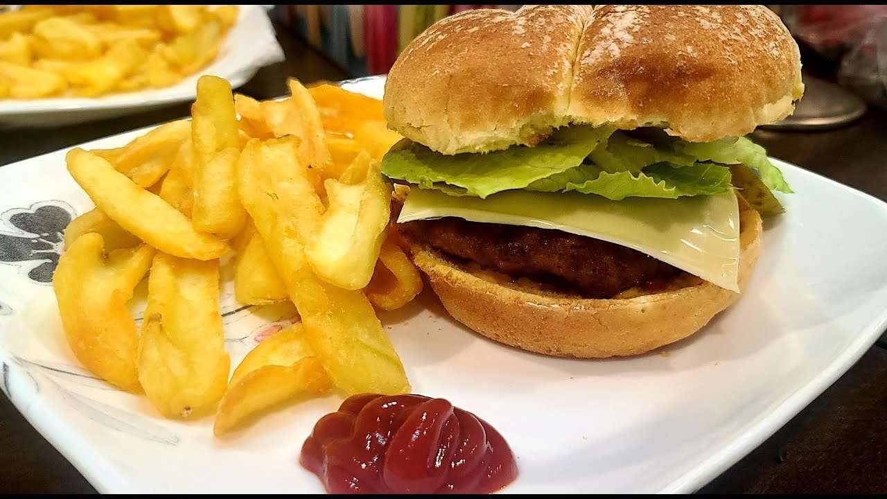 BEEF BURGER WITH CHEESE SAUCE RECIPE/THE BEST BURGER YOU'VE EVER MADE/SPICY BEEF BURGER RECIPE