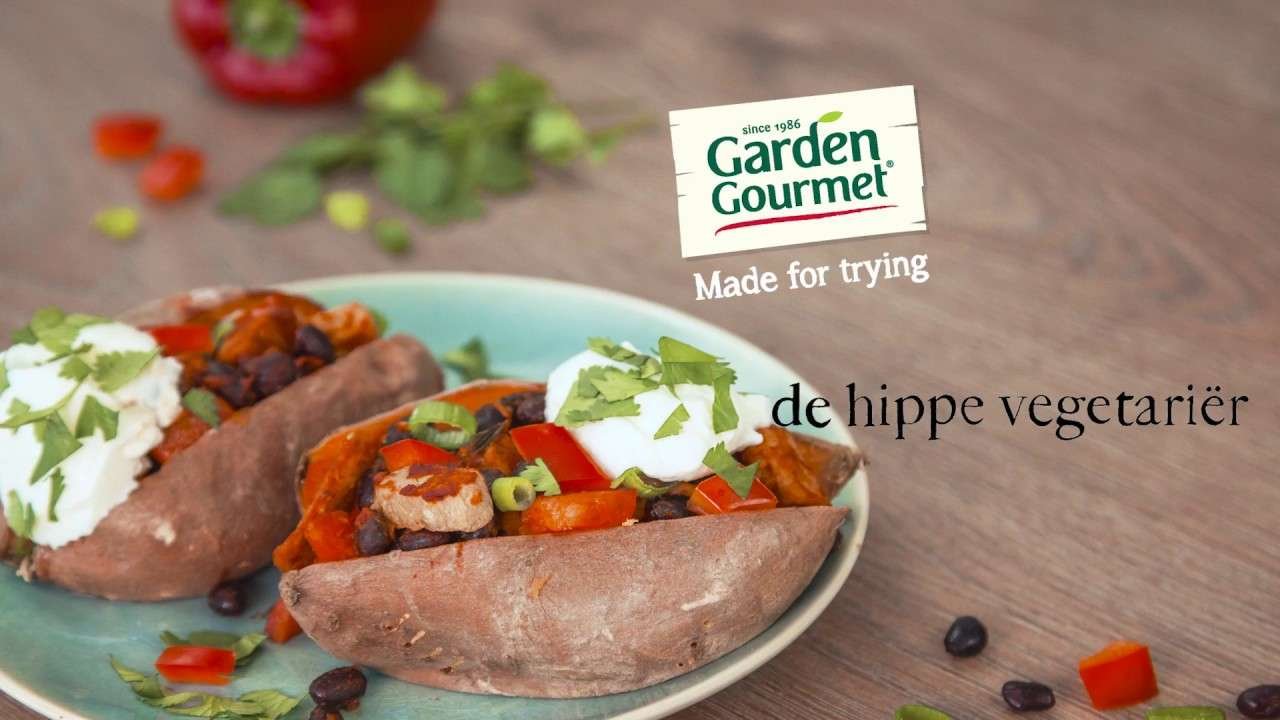 Gevulde zoete aardappel Chicken Style met zwarte bonen en paprika