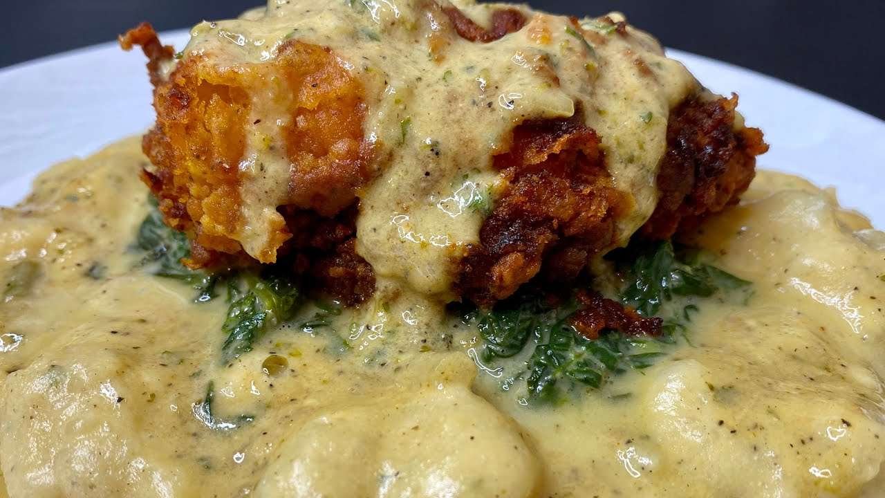 Sunday dinner :mashed potatoes fried chicken breast And cheesy spinach