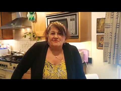 KATSAROLA KOTOPOULO ME  ARAKA/PIZELIA STI  (Chicken Casseroled with Peas)