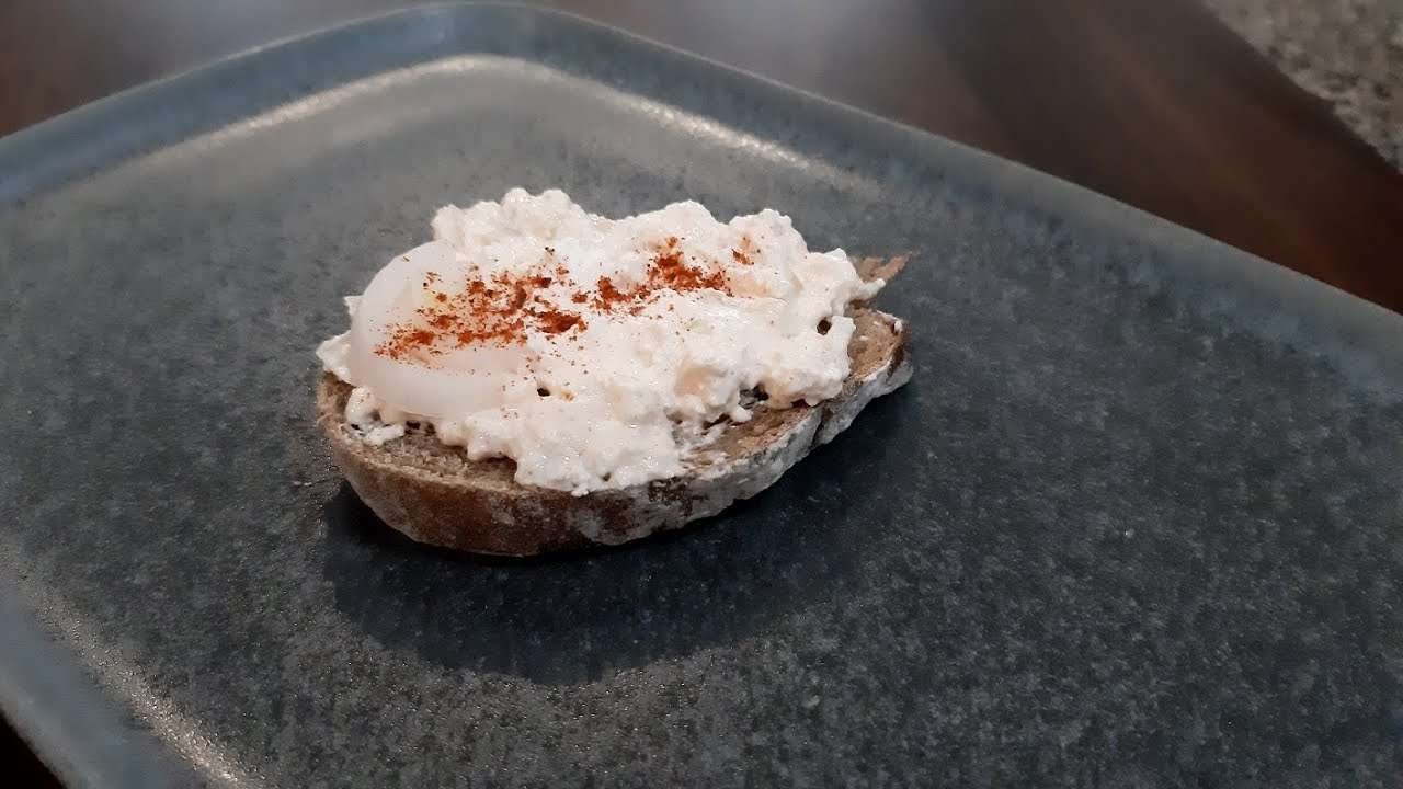Hungarian spicy cottage cheese cream