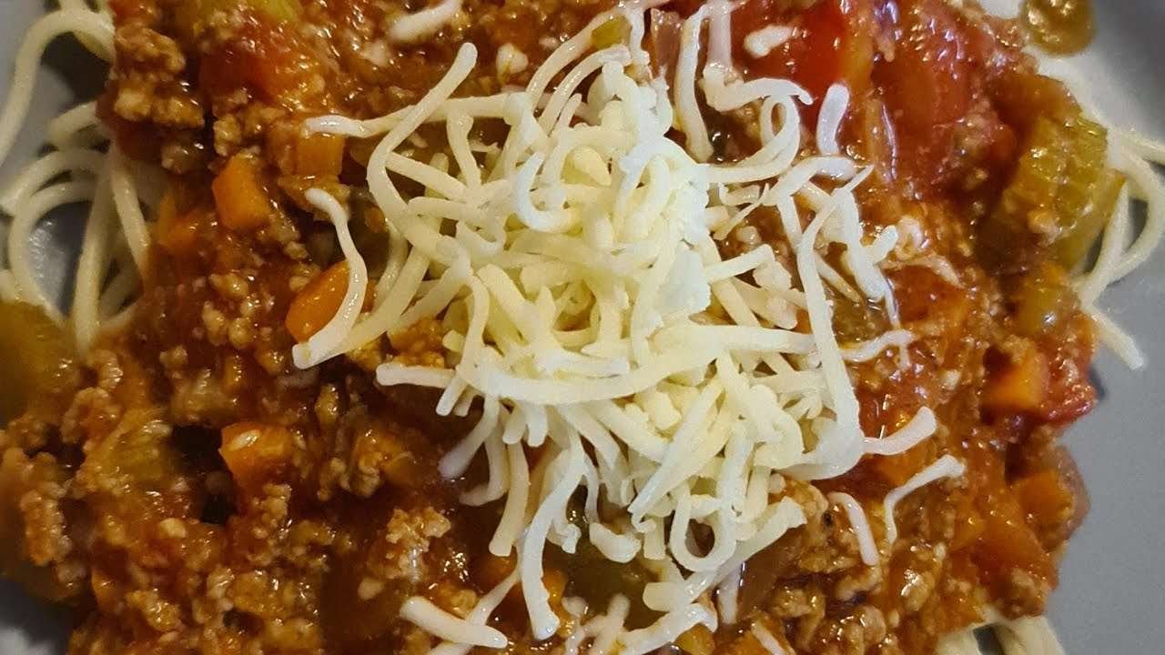 BEST ITALIAN SPAGETTI BOLOGNESE/SPAGETTI WITH CELERY