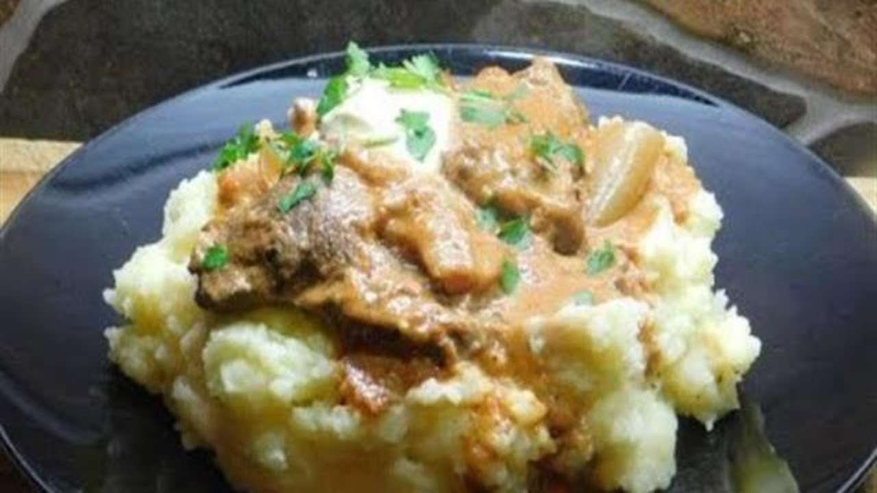 BEEF GOULASH | AUSSIE GIRL CAN COOK
