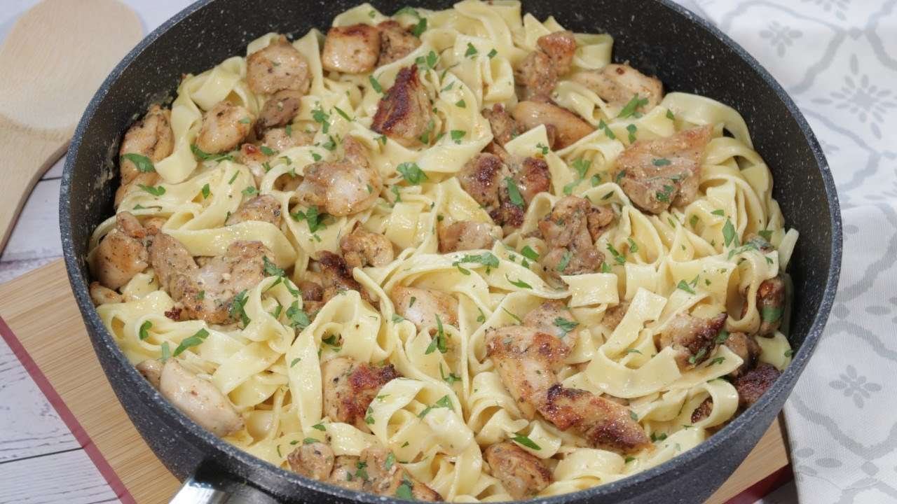 QUICK AND EASY CHICKEN ALFREDO TAGLIATELLE RECIPE | POULET ALFREDO | Creamy Alfredo Sauce