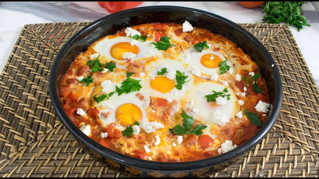 Best Shakshuka Recipe – Middle Eastern Baked Eggs