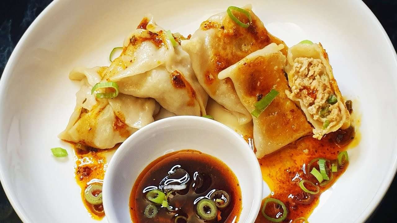 Pan Steamed Chicken Dumplings In Chilli Oil | No Steamer | Chicken Momos | Chicken Gyoza |