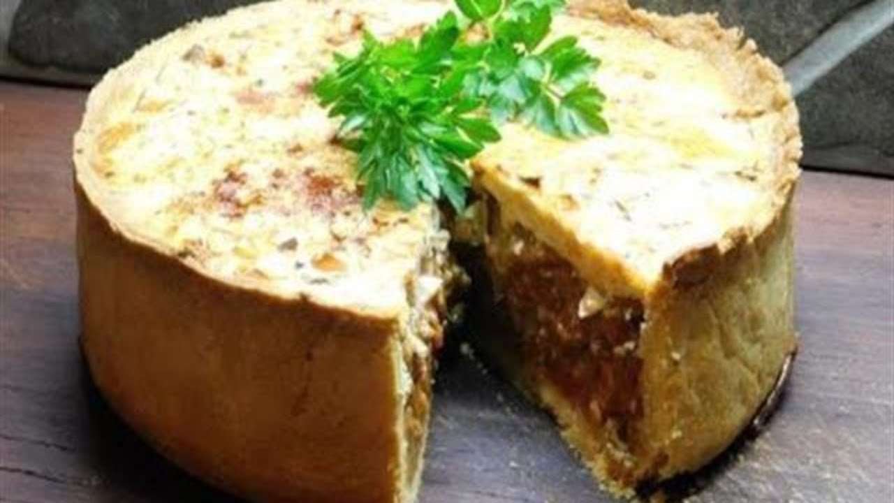 HOMEMADE SMOKED CHEESE MEAT PIE | AUSSIE GIRL CAN COOK