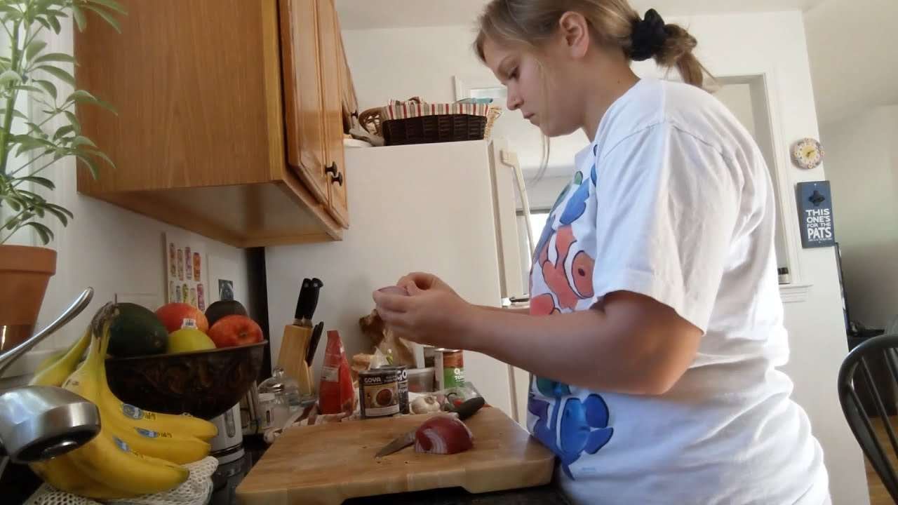 ASMR making veggie chili 🍲🥄 (tingly whispered voiceover)