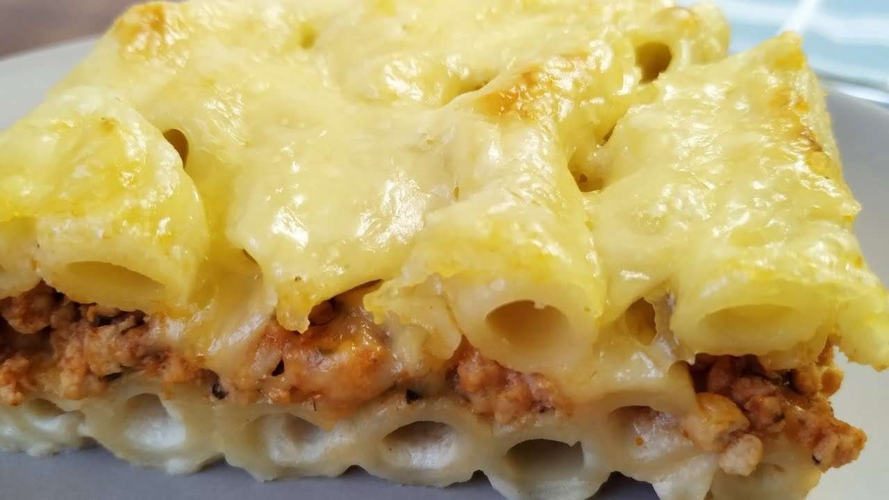 Pasta with meat and cheese in the oven