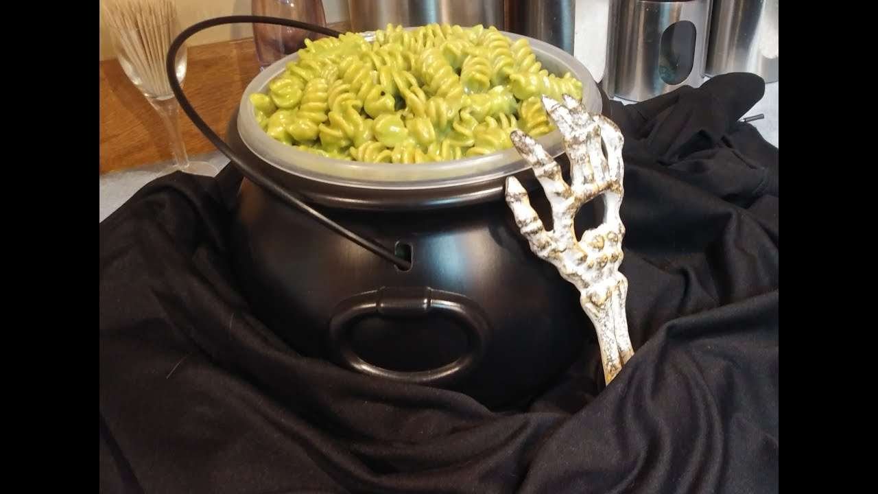 COOK WITH ME // HALLOWEEN RECIPE // HALLOWEEN MAC AND CHEESE // A Day With Heather Ray