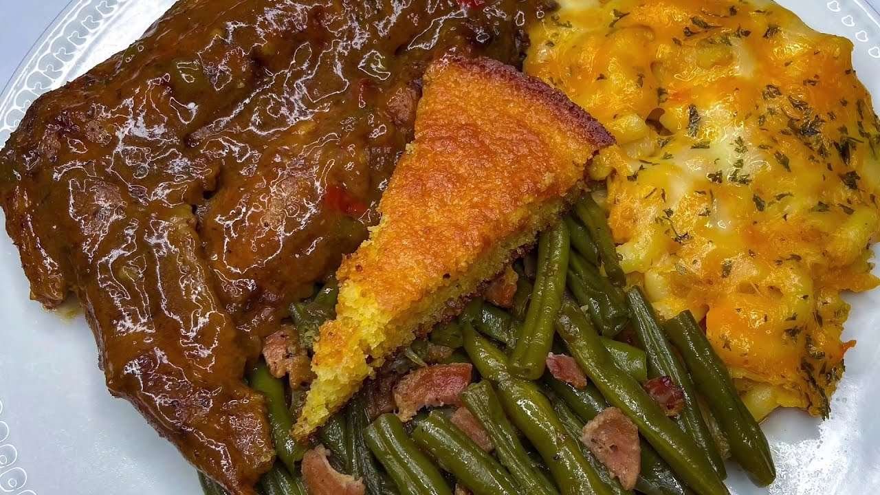 LETS COOK DINNER | THANKSGIVING DINNER IDEAS | SMOTHERED TURKEY WINGS | GREEN BEANS | MAC & CHEESE
