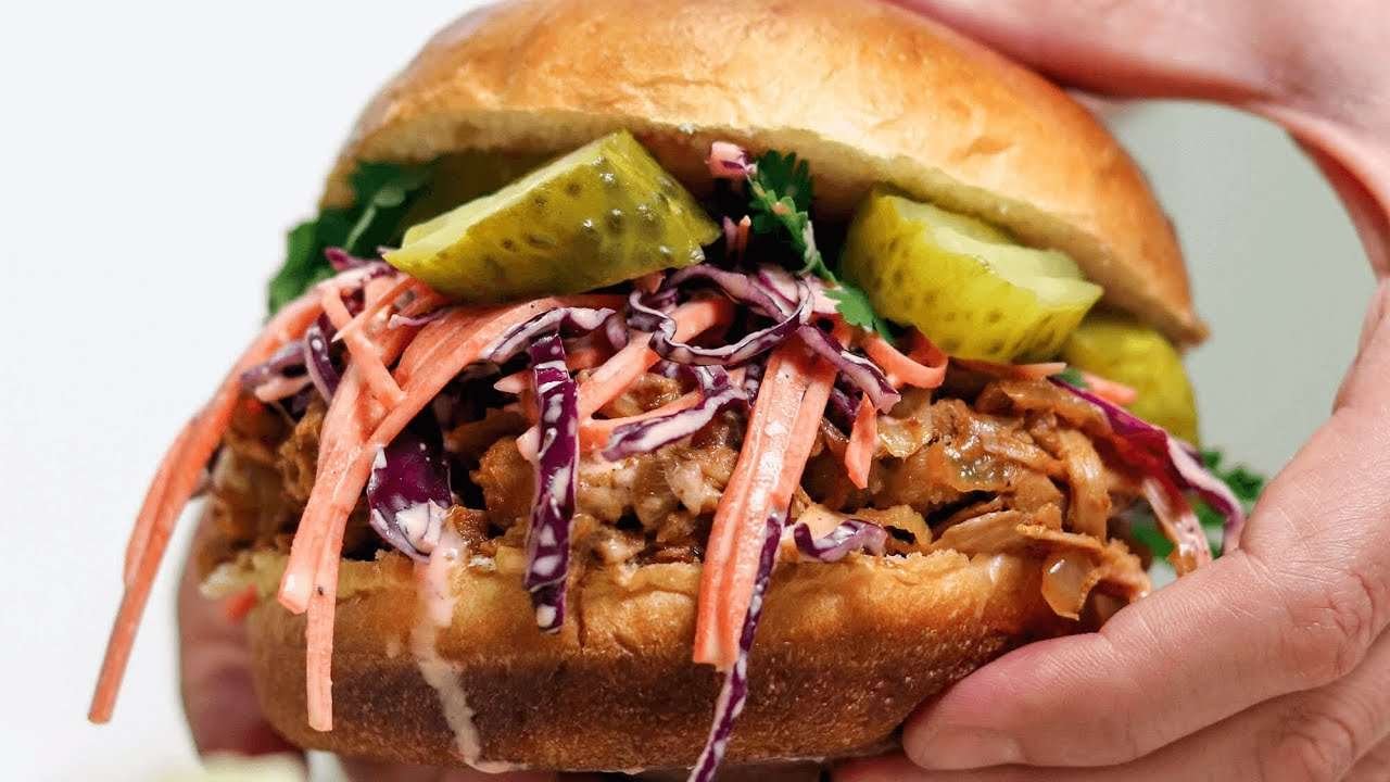 BBQ JACKFRUIT SANDWICH (VEGAN)