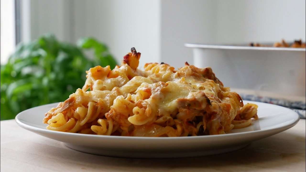 Nudelauflauf mit Thunfisch (Rezept) || Simple Pasta Bake with Tuna (Recipe) || [ENG SUBS]