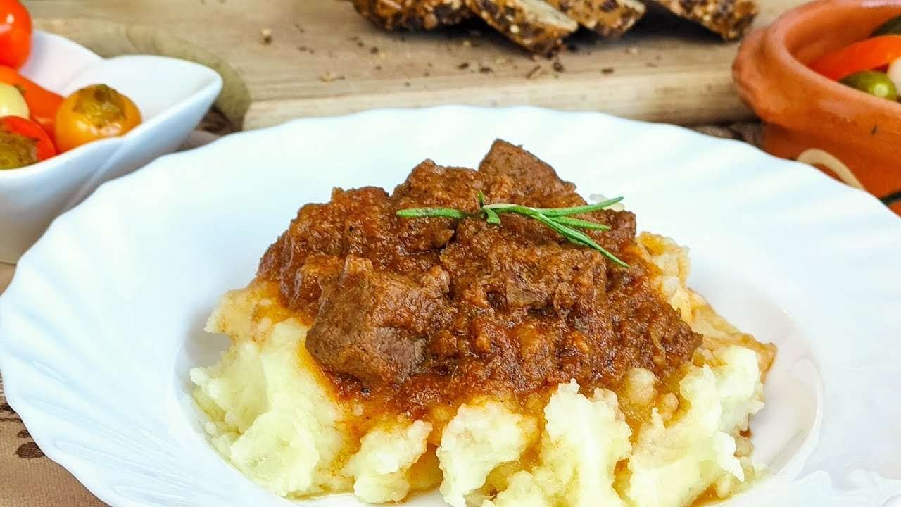 Juneći gulaš – jednostavan recept (Goulash recipe)