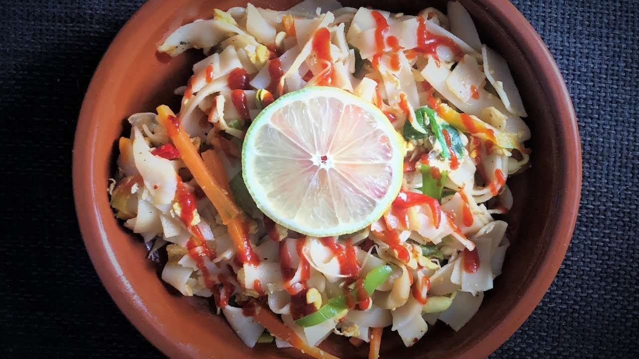 German cooks Pad Thai.  Easy Pad Thai Recipe. Mega einfaches Pad Thai. Phad Thai.