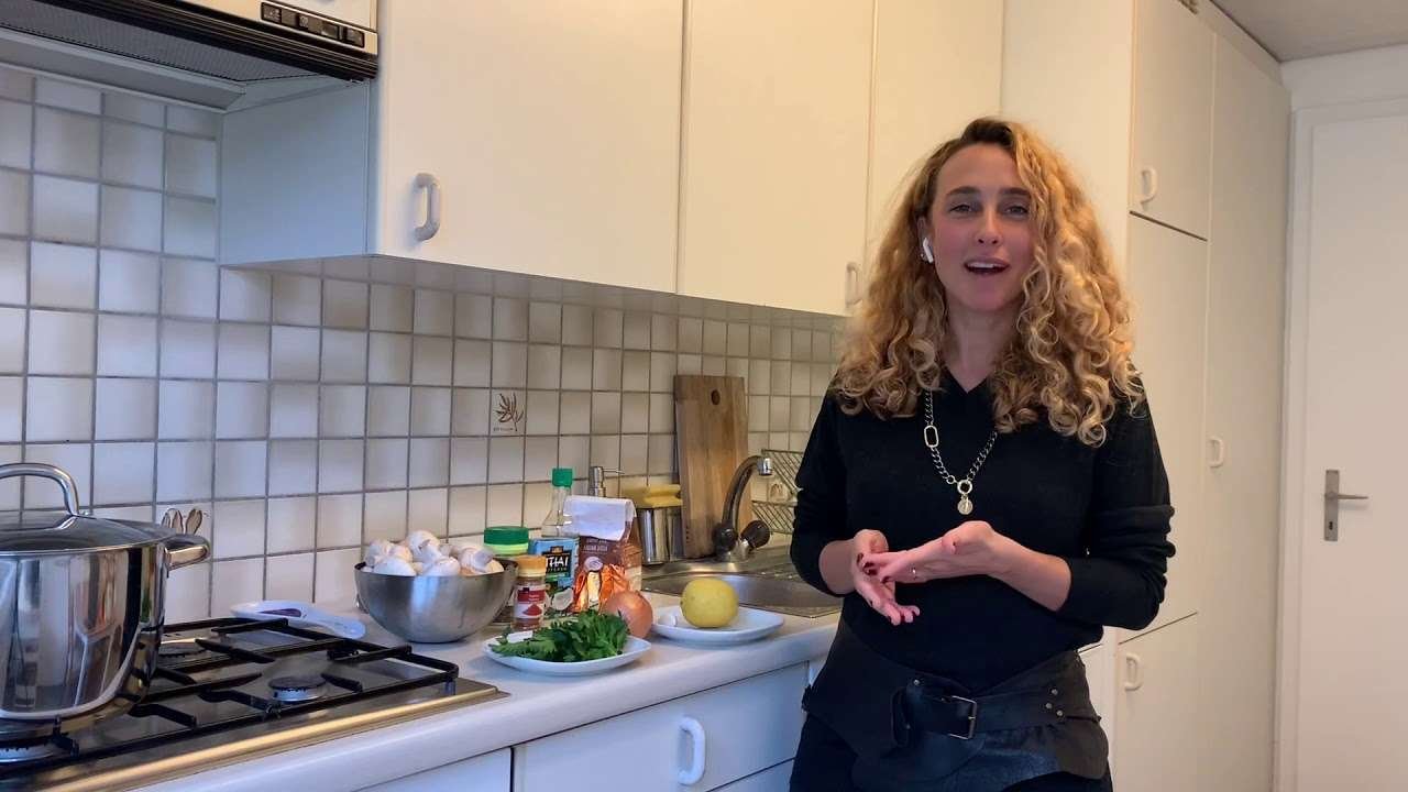 Macar Usulü Kremalı Vegan Mantar Çorbası / Hungarian Vegan Mushroom Soup