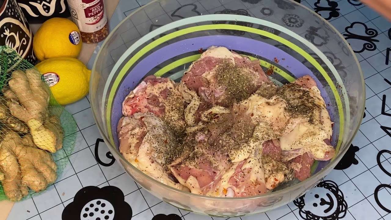 Crispy chicken thighs with lemon-ginger sauce (Ropogos csirkecomb citromos gyomberes szosszal)