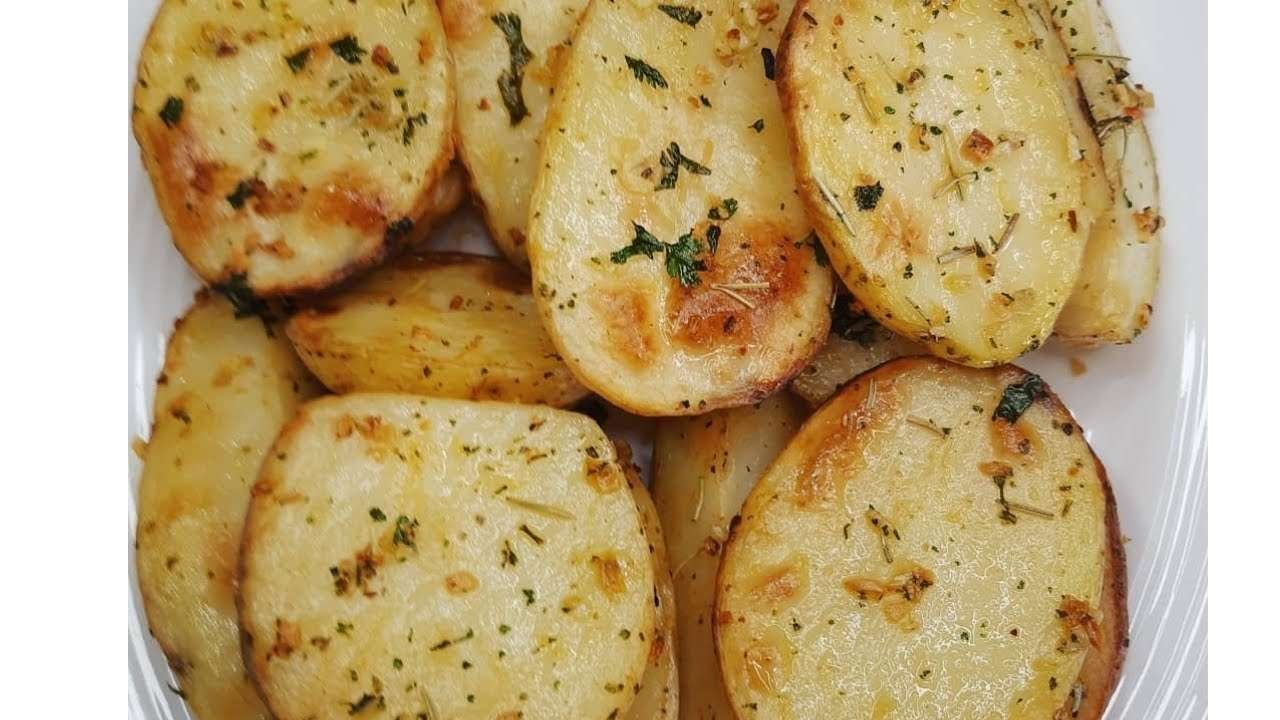 How To Make Oven Baked Potatoes With Herbs |Easy Oven Roasted Potatoes With Herbs