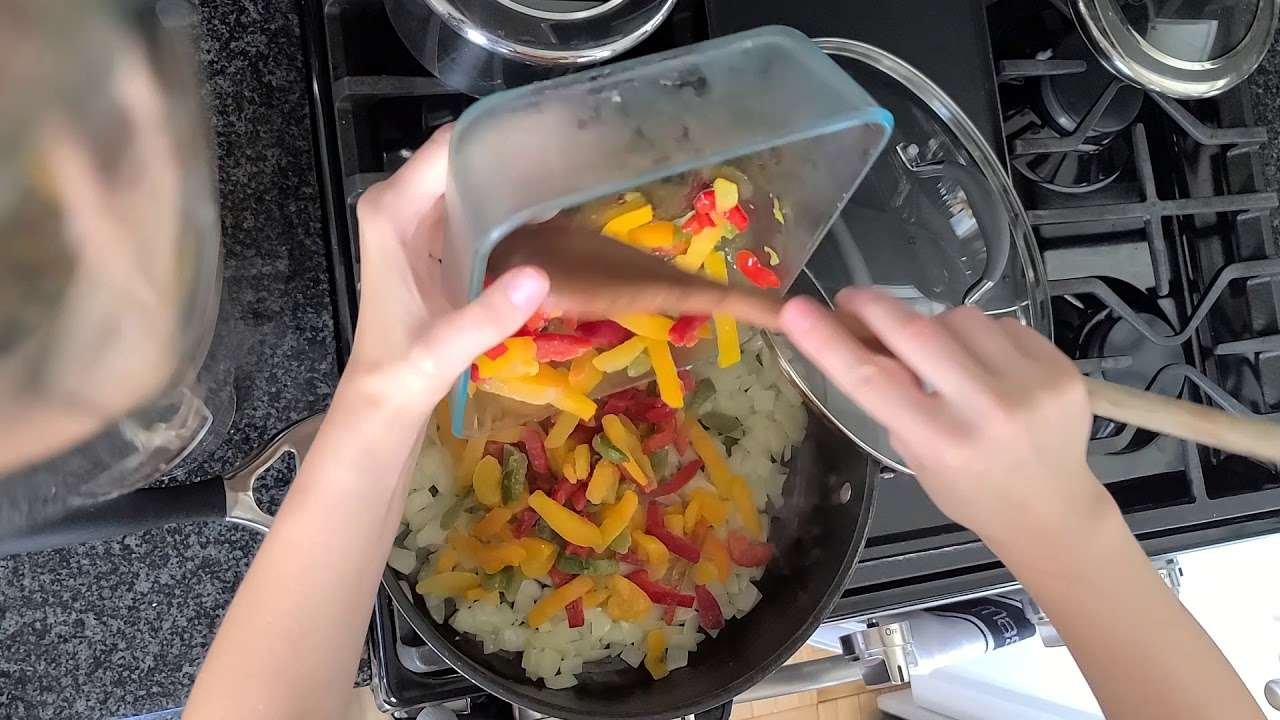 GF Chicken Goulash 🐔  No more chocking on dry chicken!!! 🙈