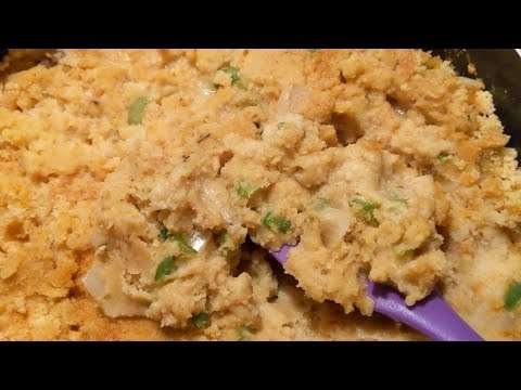 Easy Creamy Cornbread Dressing