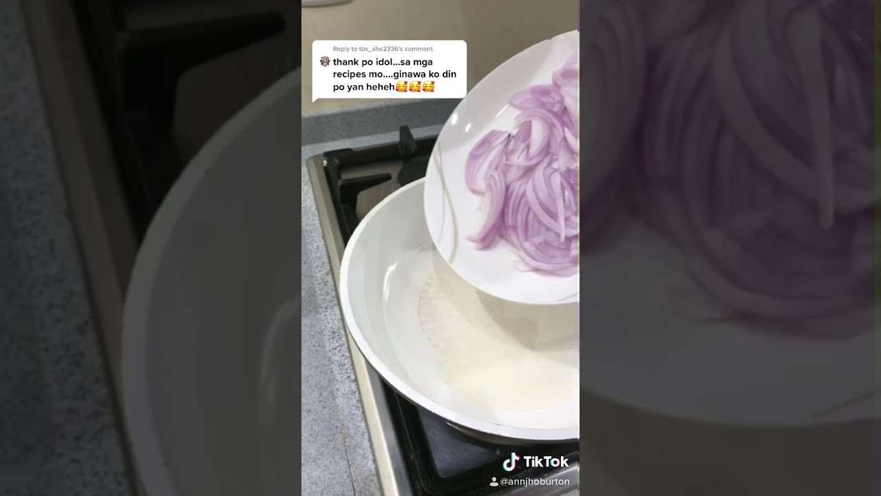 Potato w chicken and white sauce toppings w indian bread👩‍🍳(Joan’s style)