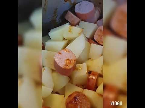 Savoy cabbage and frankfurter soup.(Hungarian)