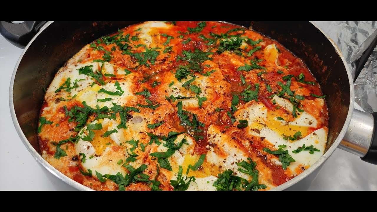 SHAKSHUKA – breakfast recipe (or anytime of day recipe) شكشوكه – طماطم بالبيض