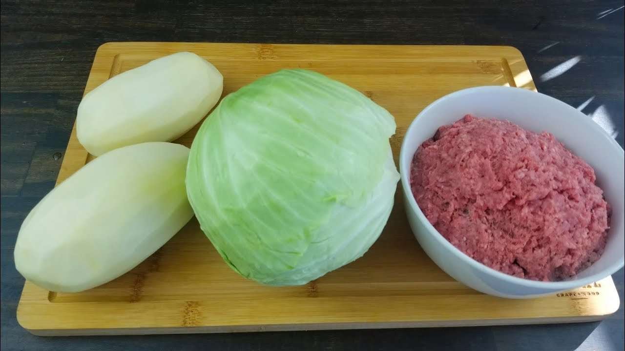 عملت من الملفوف والبطاطس واللحم المفروم وصفة رهيبة للغداء أو العشاء! جربوها بأسهل طريقة 😊