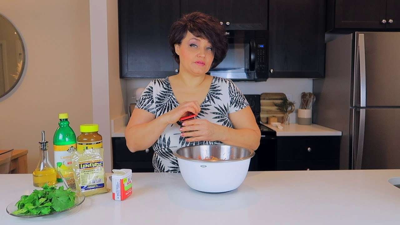 How To Make An Easy Spicy Carrot Salad!