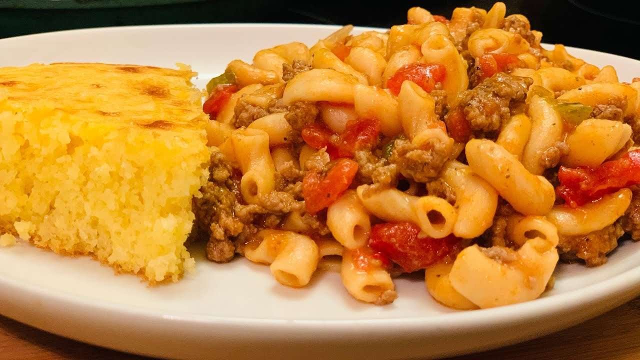 HOW TO MAKE A SIMPLE BEEF GOULASH (MY WAY)