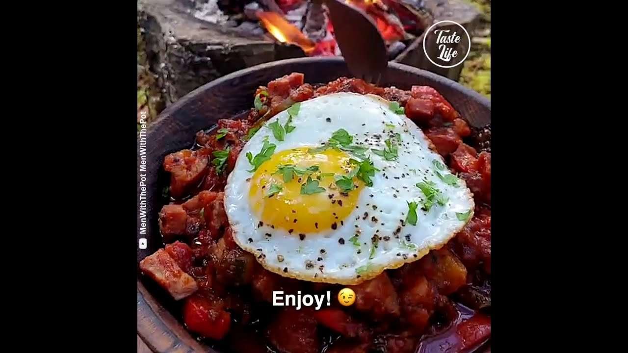 Cooking Lecsó, Hungarian Sausage Stew in the Forest! |How to make lecso