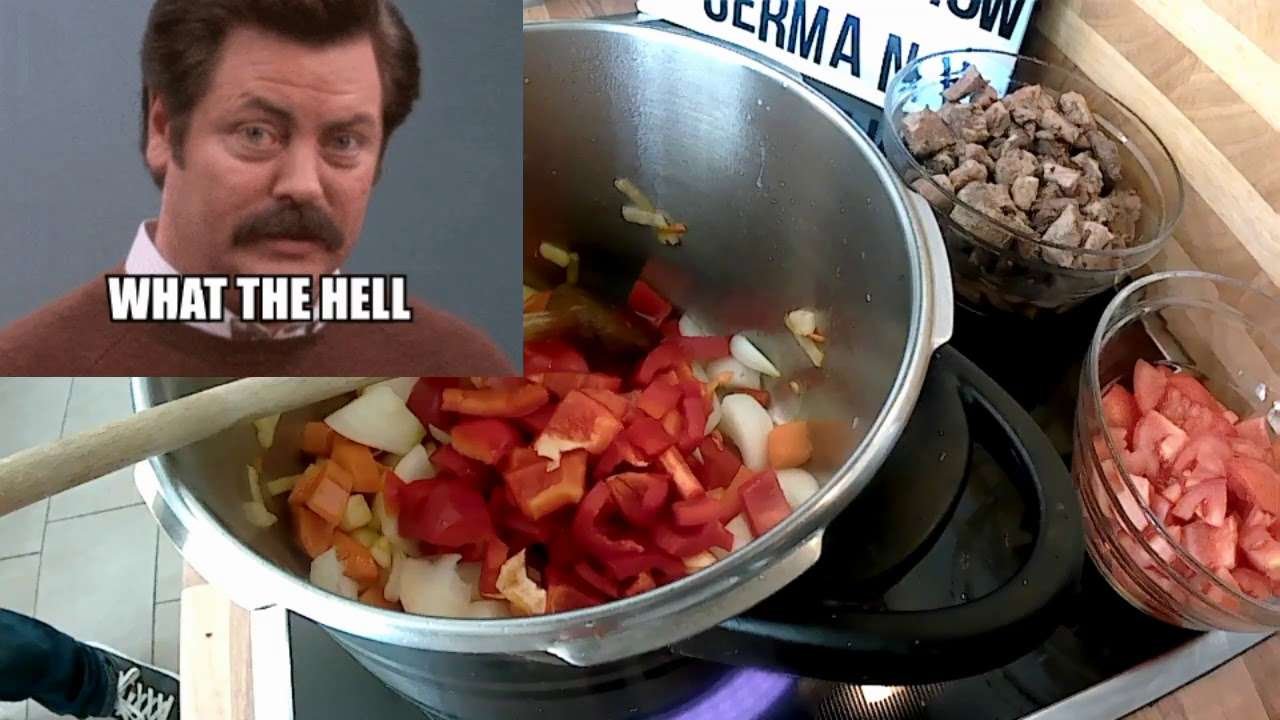 Ideal für die Party  Gulaschsuppe mit Rotwein ( scharf )  Goulash soup with red wine ( hot )