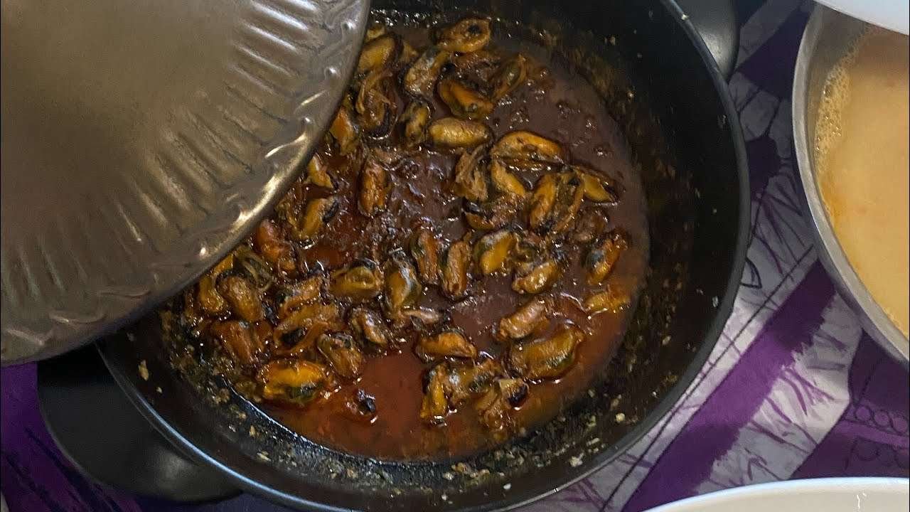How to cook mussels the Spaniard way😍😍😍 طاجين بوزروك على الطريقة الاسبانية