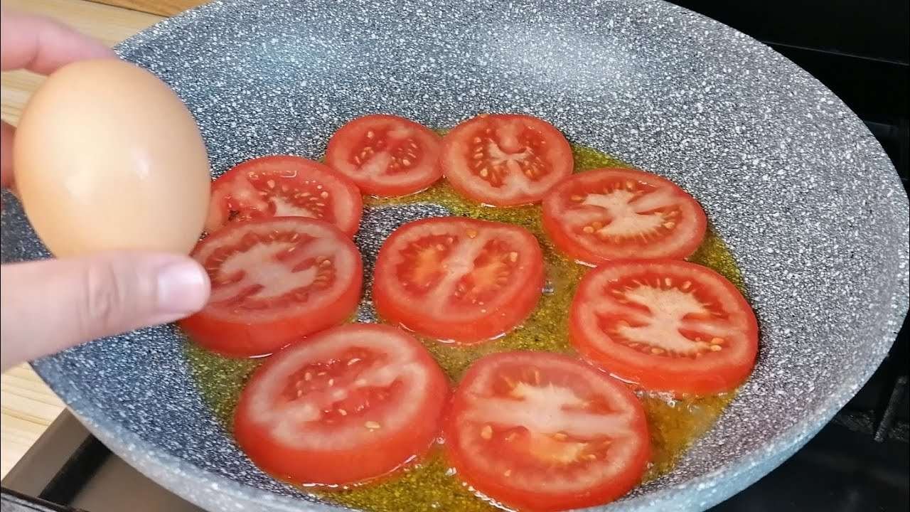 Hai pomodori e uova? Fai questa ricetta semplice deliziosa ed economica.