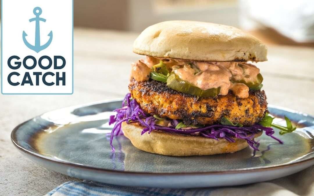 GOOD CATCH Plant-Based Cajun Fish Burger With Paprika Aioli How-To 1min Recipe Video