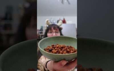 The best crunchy garlic and paprika roasted chickpeas -snack- vegan #shorts