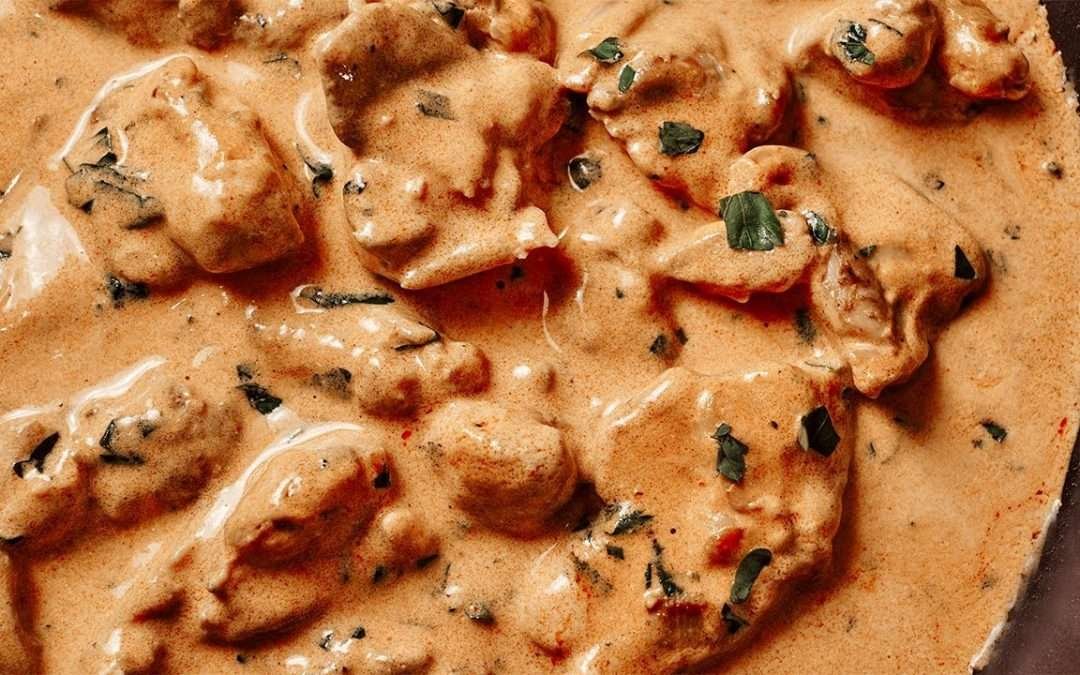 Reteta cu pui intr-un sos delicios de boia afumata, cu ingrediente simple si putine / Mancare rapida