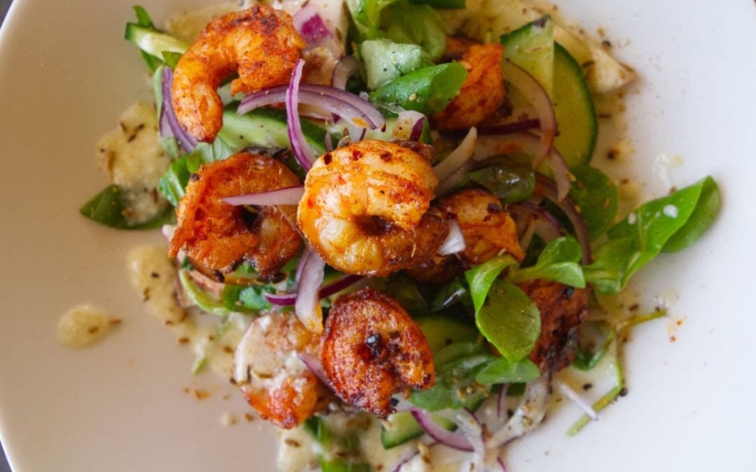 How to make Spicy grilled shrimp with tangy peach salad