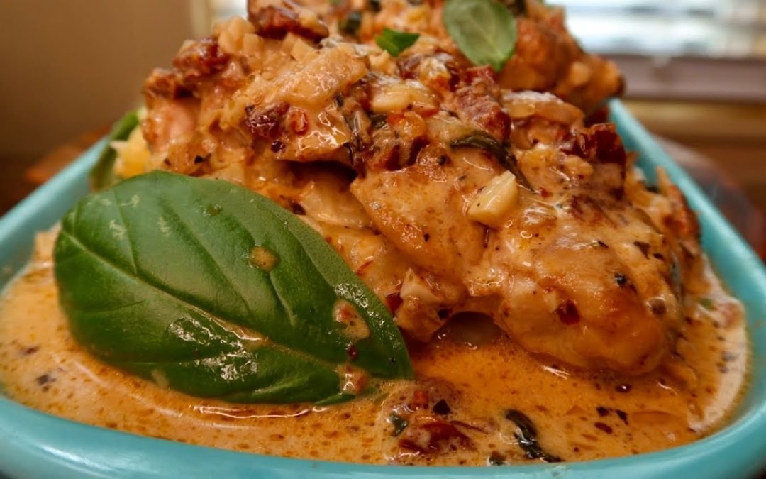 The best Creamy Tuscan Chicken Thighs/Quick & Easy Dinner #chicken #chickenrecipe #chickendinner