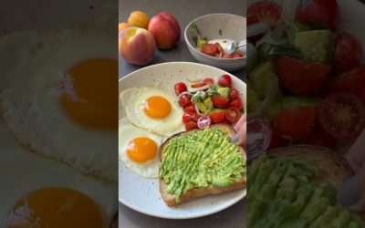 Pan-Seared Sesame Salmon, Air Fryer Paprika Fingerling Potatoes, and Caprese Salad #shorts #salad