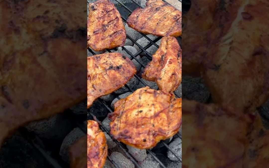 Delicious Fire-Grilled Chicken & Paprika with Toasted Bread #grilledfood #cookingoutdoors