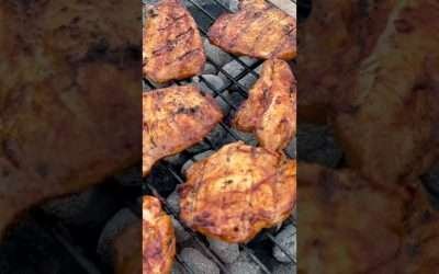 Delicious Fire-Grilled Chicken & Paprika with Toasted Bread #grilledfood #cookingoutdoors